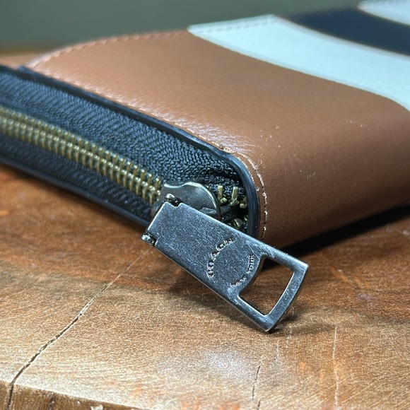 *HTF Color Combination* COACH Accordion Varsity Zip-Around Wallet - Picture 4 of 16